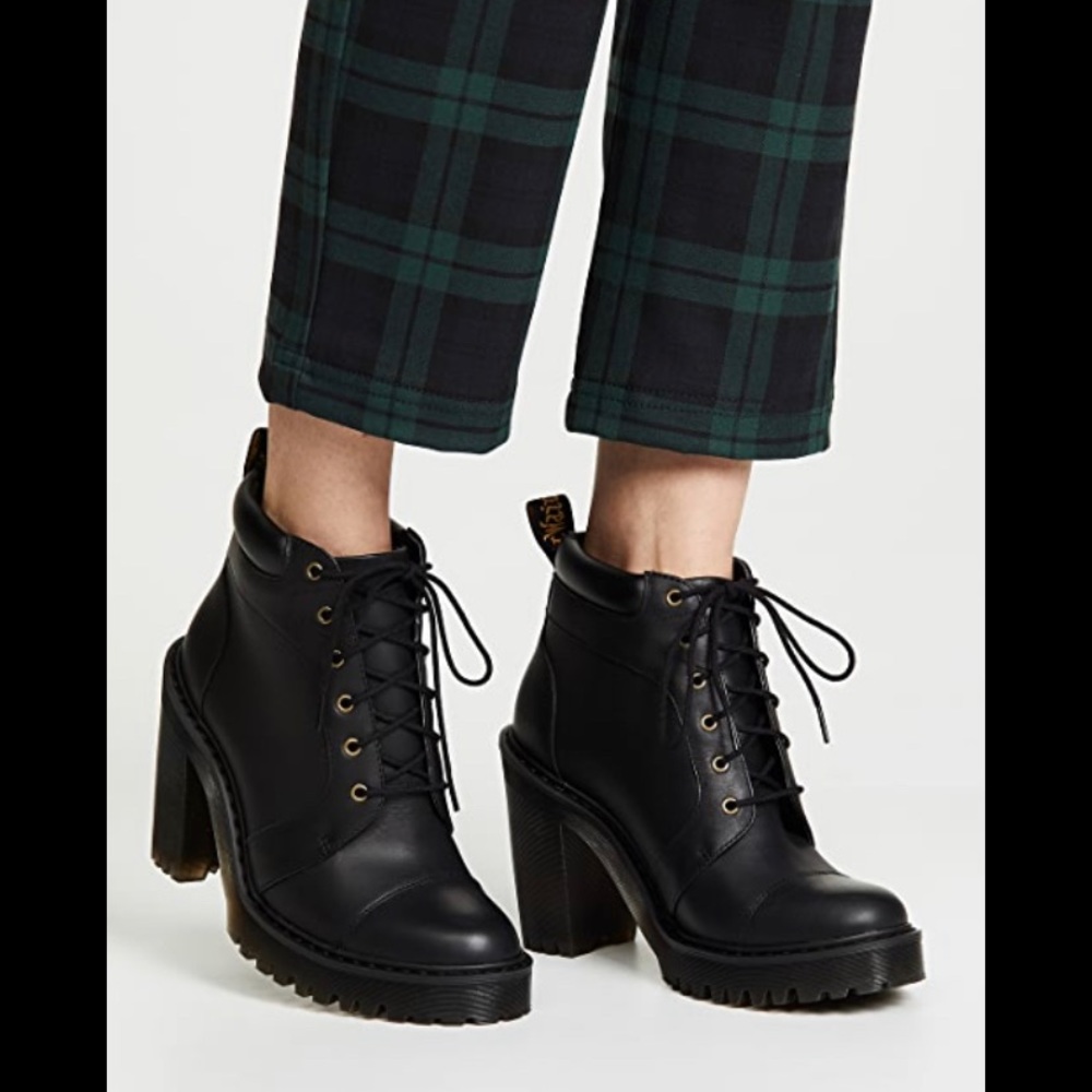 Black Dr. Marten Averil boots in excellent, like new condition.